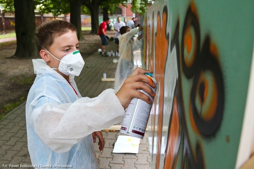 Wrocław: Graficiarze opanowali szkołę podstawową (ZDJĘCIA)