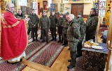 Wspólna modlitwa parafian oraz żołnierzy Wojsk Obrony Terytorialnej na granicy polsko-białoruskiej