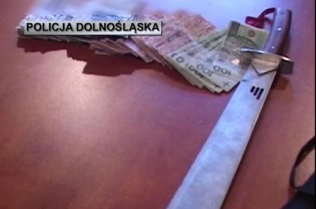 CBŚ zatrzymało kiboli Śląska Wrocław. Znaleziono przy nich noże, maczety i kokainę (FILM, ZDJĘCIA)