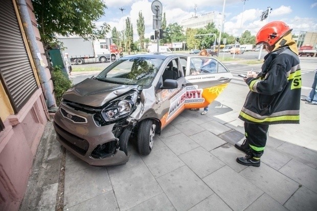 Wypadek na skrzyżowaniu ul. Obywatelskiej i al. Jana Pawła...