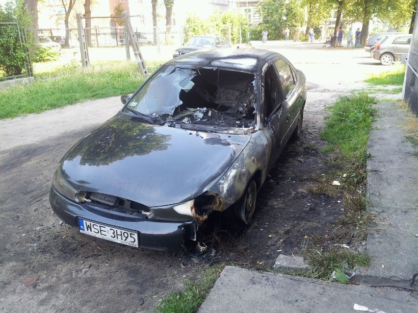 Gdańsk ul. Wróbla 1. W nocy 12.08.2015 na parkingu spłonął...