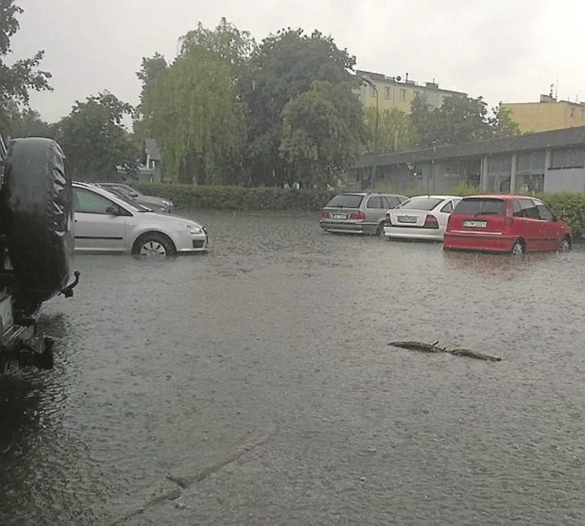 Ostatnio woda zalała parking przy al. 1000-lecia w Olkuszu