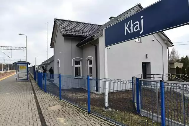 Stacja kolejowa w Kłaju została zrewitalizowana w okresie styczeń 2018 - luty 2019. Powstał tam także P&R na 80 miejsc. W 2021 roku gmina wybuduje tu drugi taki parking - na 60 miejsc, po zachodniej stronie stacji