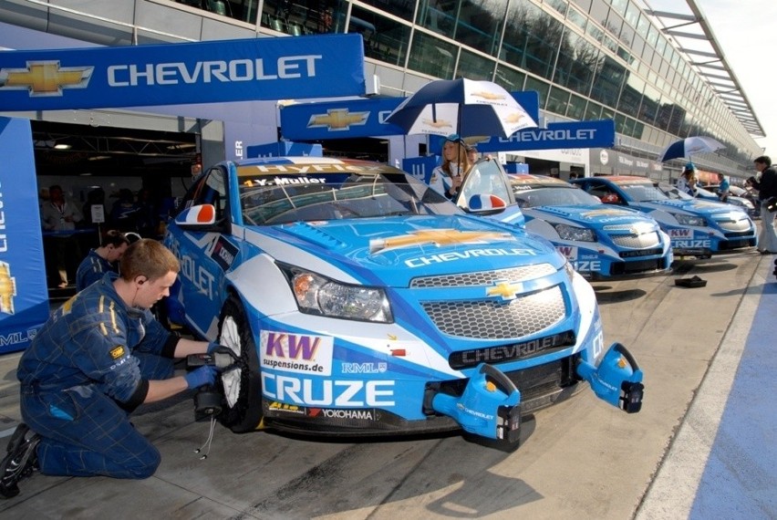 Kolejne podwójne zwycięstwo Chevroletów Cruze w Walencji,...