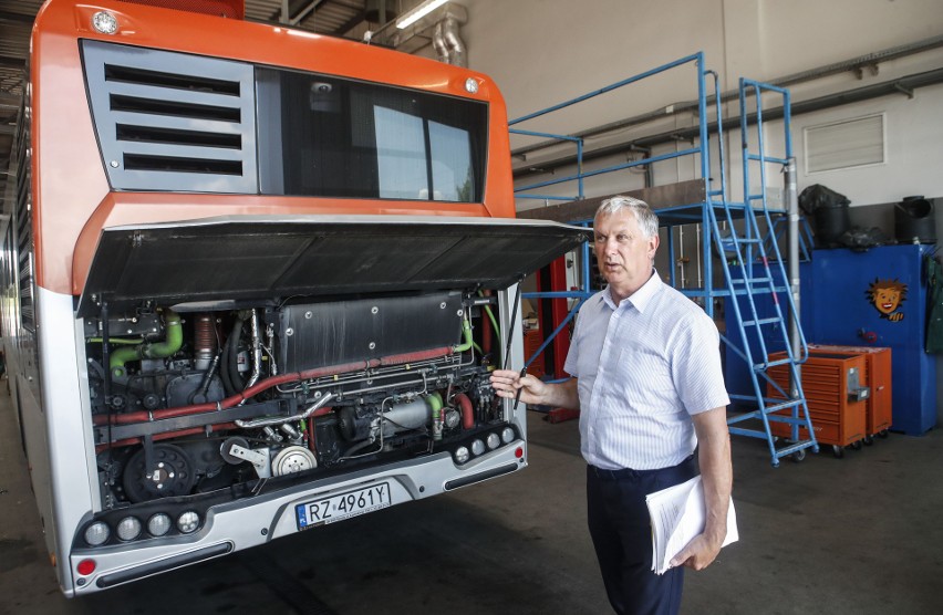 Konferencja o MPK - zobacz jak wygląda baza autobusowa w...