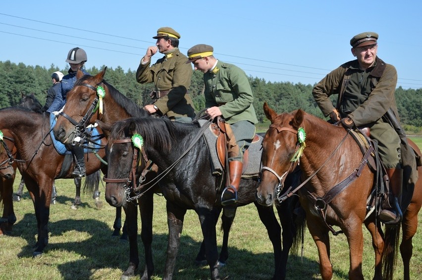 Bieg Świętego Huberta, stragany z dziczyzną to atrakcje Hubertusa Nadsańskiego