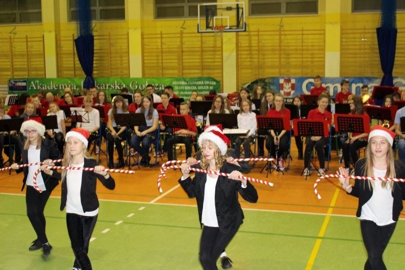 W Gołczy kolędowali noworocznie. Najpierw warsztaty, potem koncert