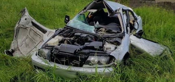 Powroźnik. Wypadek samochodu marki bmw. Kierowca pojazdu trafił do szpitala [ZDJĘCIA]