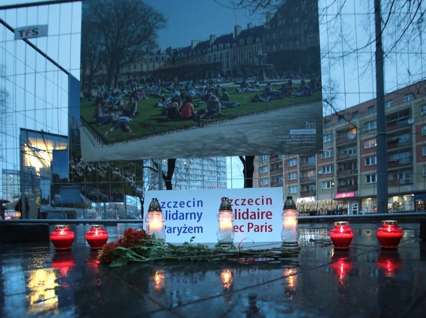 "Szczecin solidaryzuje się z Paryżem". W Alei Kwiatowej...