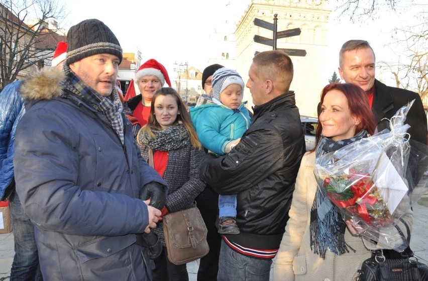 Szlachetna Paczka od Ojca Mateusza z... pierścionkiem zaręczynowym (ZDJĘCIA)