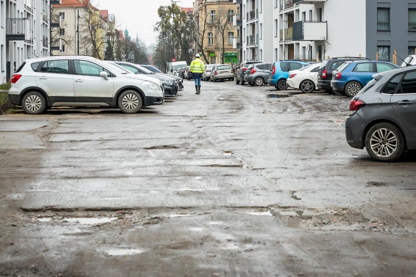 Końcówka ulicy Paderewskiego nie przypomina ulicy położonej...