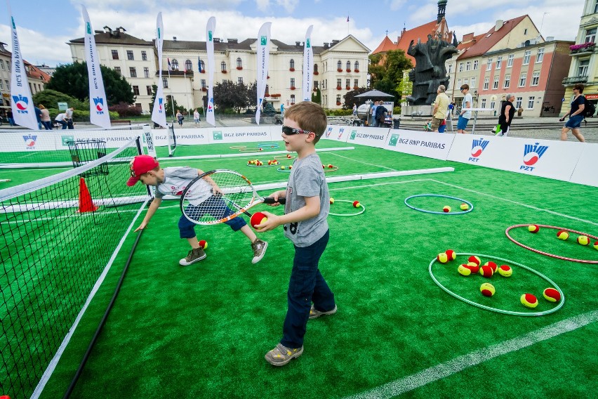 Bydgoski Stary Rynek zamienił się w kort tenisowy. Najmłodsi...