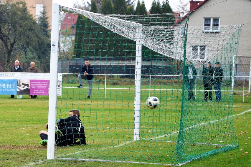 4. liga piłkarska. Mocny finisz Jawiszowic, ale to Orzeł Ryczów wyszarpał pełną pulę [ZDJĘCIA]