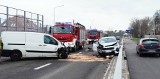 Poważny wypadek na trasie Słupsk-Ustka. 81-latek zasłabł za kierownicą 