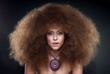 Włosy w stylu hippie poleca Salon Coco