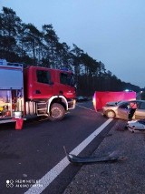 Cisów, gmina Daleszyce. Jedna osoba zginęła po zderzeniu dwóch aut osobowych