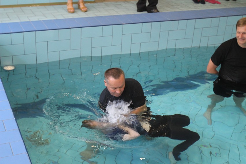 Kongres Świadków Jehowy w Sosnowcu: dzień drugi - chrzest...