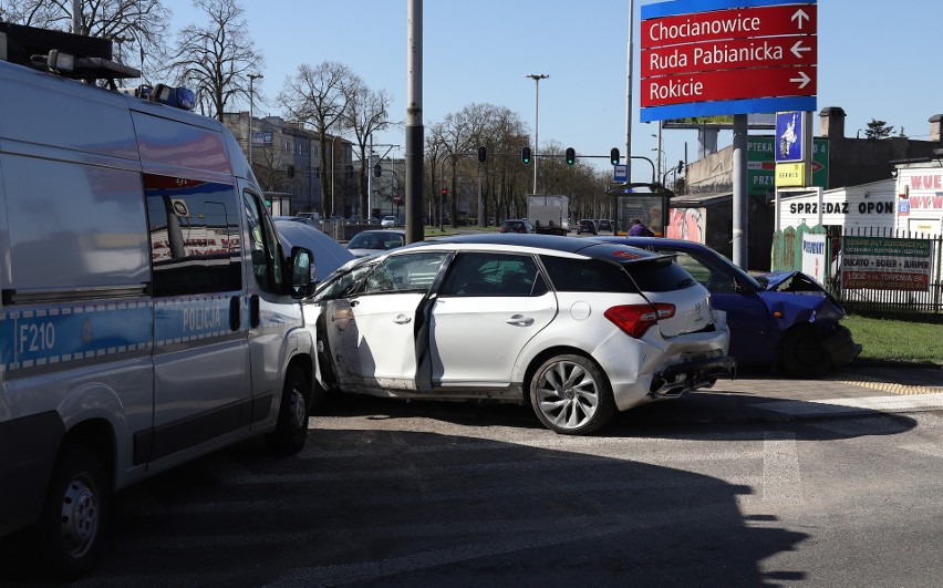 Wypadek na Pabianickiej w Łodzi. Pijany i bez prawa jazdy...