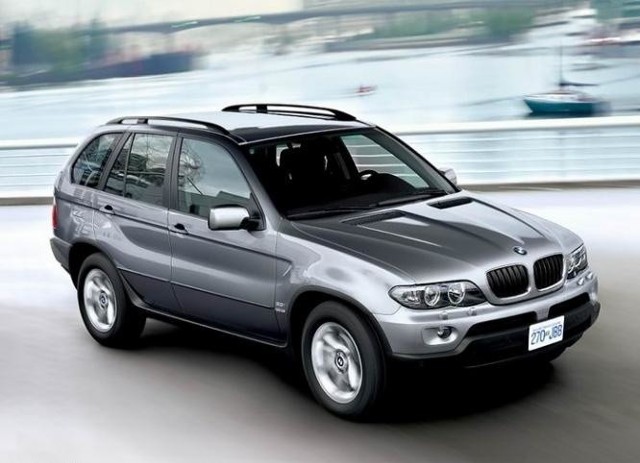 BMW X5. Auto tej marki zniknęło spod bloku, w którym mieszka Maksim Michajłow