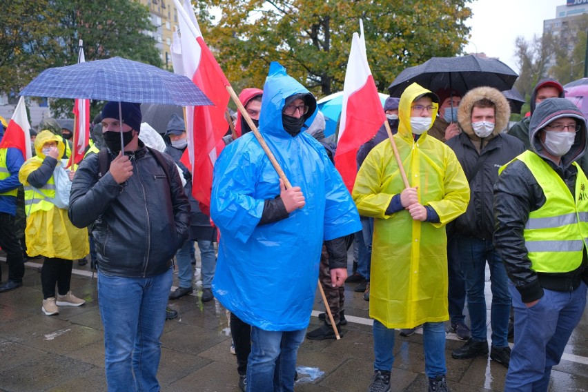 Protest rolników ZDJĘCIA 13.10. W Warszawie protestowano przeciwko "piątce dla zwierząt"