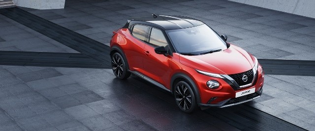 Nissan Juke Samochód jest napędzany 1‑litrowym, 3‑cylindrowym turbodoładowanym silnikiem benzynowym DIG‑T o mocy 117 KM. Nowy model jest dostępny z 6‑biegową przekładnią manualną lub 7‑biegową dwusprzęgłową skrzynią automatyczną (DCT) z funkcją zmiany przełożeń za pomocą manetek oraz selektorem trybu jazdy (Eco, Standard, Sport), pozwalającym dopasować styl prowadzenia pojazdu do sytuacji na drodze pod kątem maksymalnej przyjemności jazdy.Fot. Nissan