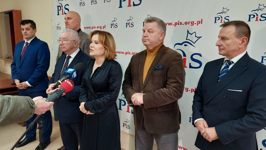 Politycy Prawa i Sprawiedliwości mówią w Kielcach stanowcze "nie" nowelizacji ustawy wiatrakowej. "To będzie wolna amerykanka"