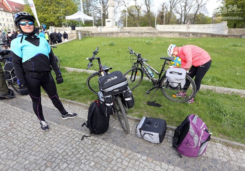 100 rowerzystów wyruszyło ze Szczecina do Ystad [zdjęcia]