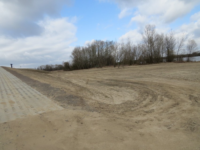 Urządzenie miejskiej plaży i zagospodarowanie terenów nad...