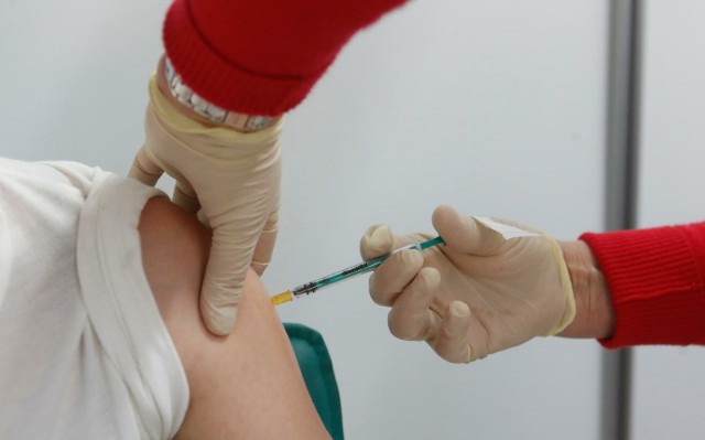 Kolejna dawka szczepionki będzie dostępna od grudnia