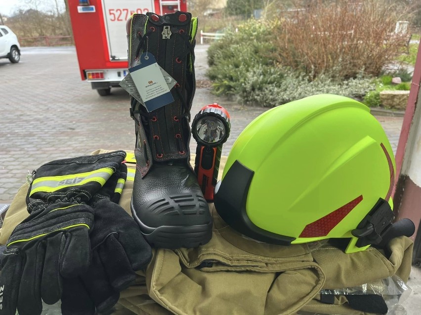 Strażacy OSP Bukowo Morskie z nowym wyposażeniem