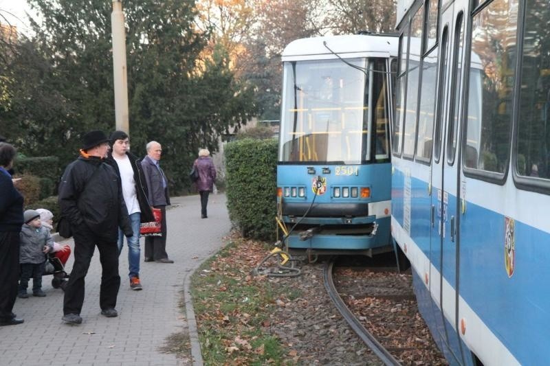 Wrocław: Tramwaj wykoleił się na Biskupinie. Jeździły autobusy zastępcze