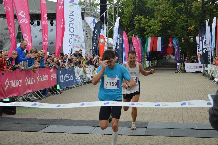 10.TAURON Festiwal Biegowy w Krynicy- Zdroju. Zwycięzcy Półmaratonu i Runek Run na mecie w tej samej chwili [ZNAJDŹ SIĘ NA ZDJĘCIACH]