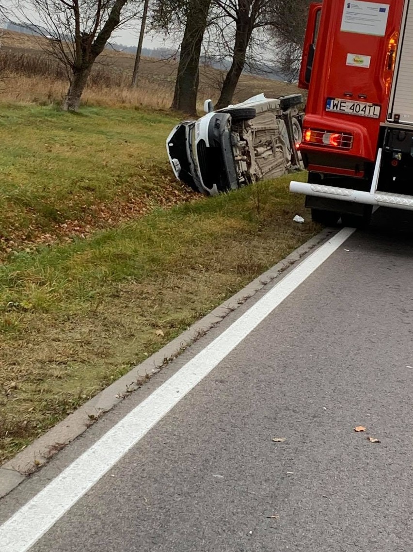 Wypadek w Sulęcinie-Kolonii 9.11.2021. Na DW 677 zderzyły się trzy samochody. Zdjęcia