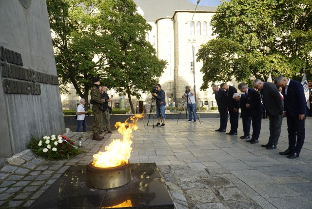 Obchody rozpoczęła msza w kościele ojców Dominikanów. Następnie uczestnicy udali się pod Pomnik Poznańskiego Czerwca '56, gdzie złożyli kwiaty.