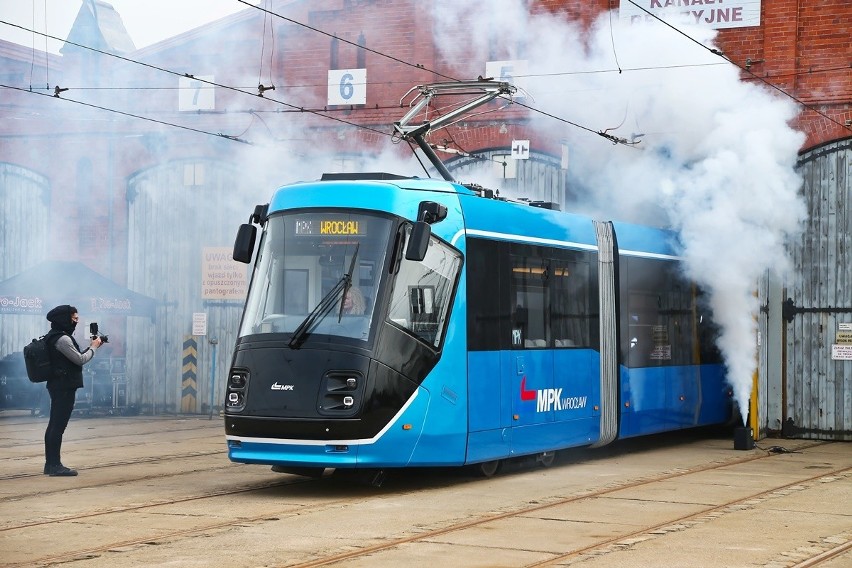 Huczne powitanie zmodernizowanego tramwaju. Oto jak wyglądają "nowe" skody