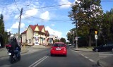 Motocykle są wszędzie. Wyprzedzanie na przejściu i skrzyżowaniu w Białymstoku (wideo)