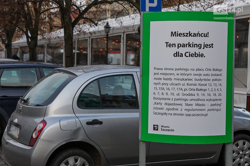 Karnety na parkowanie dla mieszkańców Placu Orła Białego w Szczecinie. Dla kogo? Ceny i zasady. Rusza sprzedaż