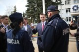 Poseł Jakub Kulesza oraz działacze Konfederacji protestują przeciwko działaniom policji na marszu "Zakończyć Szaleństwo"