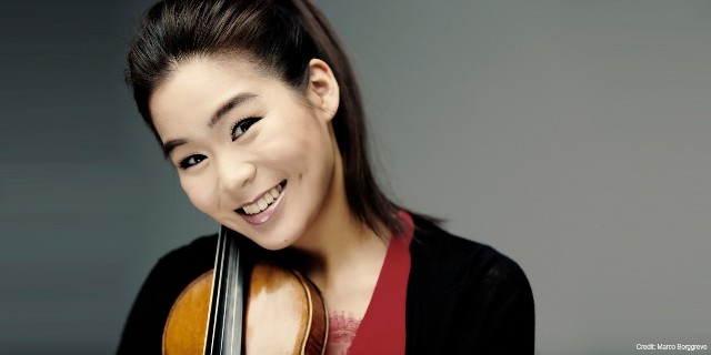 Esther Yoo nie dość, że jest niezwykle utalentowana, to też piękna