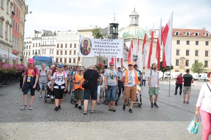 Kraków. Pielgrzymi tłumnie ruszyli na Janą Górę [ZDJĘCIA]