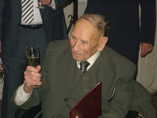 Władysław Rakowski mimo skończonych 100 lat cieszy się dobrym zdrowiem