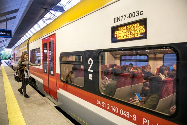 Pociągi Kolei Małopolskich z Wieliczki będą kursowały według absurdalnych rozkładów jazdy. Pasażerowie są oburzeni