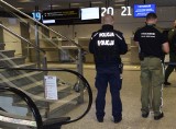 Fałszerz i złodziej z grupy przestępczej poszukiwany Europejskim Nakazem Aresztowania wpadł na lotnisku w Balicach