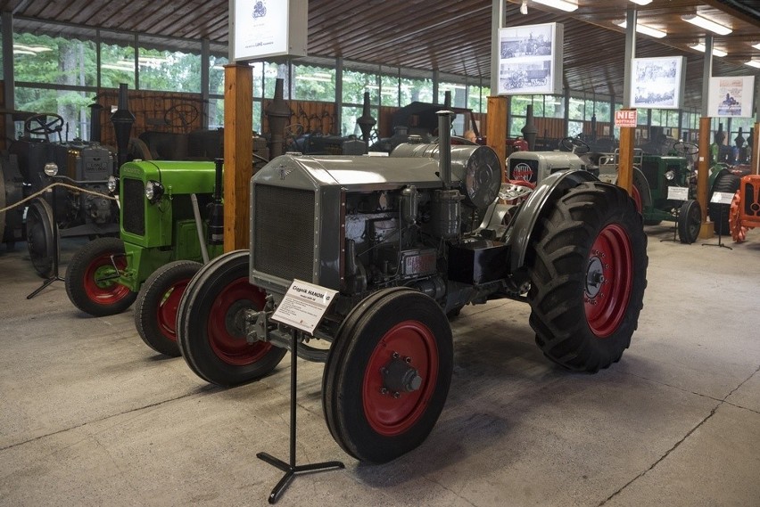 Kolekcja ciągników w Muzeum Rolnictwa w Ciechanowcu jest...