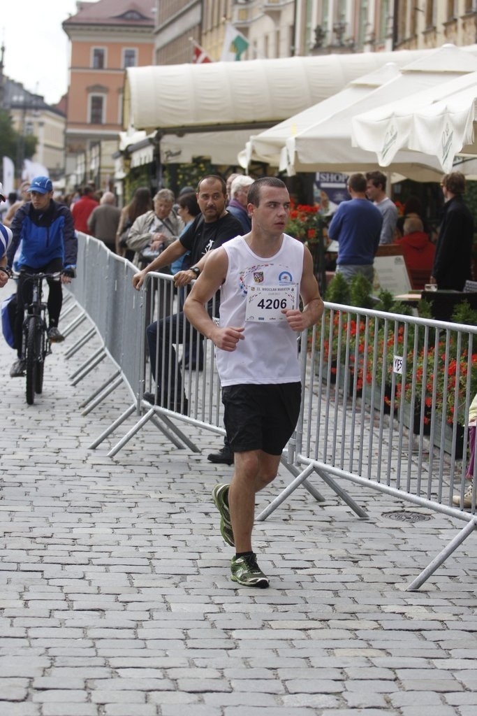 Maraton Wrocław - ZDJĘCIA - zawodnicy z numerami 4201 - 4500