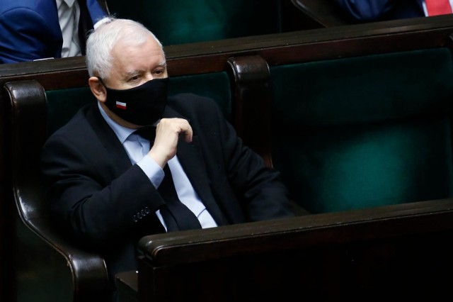 Sejm: Wicepremier Jarosław Kaczyński zmierzy się w Sejmie z wnioskiem części opozycji o wotum nieufności. Czy wniosek ma szansę?