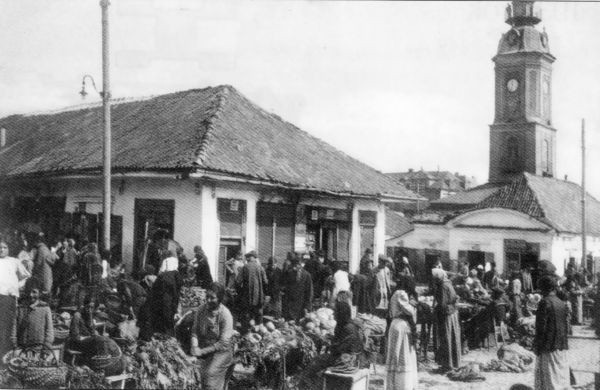 Targ na białostockim rynku w 1916 roku. Zdjęcie z książki...