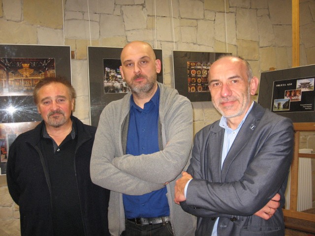 Autorzy fotografii na wystawie: od lewej Krzysztof Jaworski, Piotr Tracz i Piotr Pajestka.
