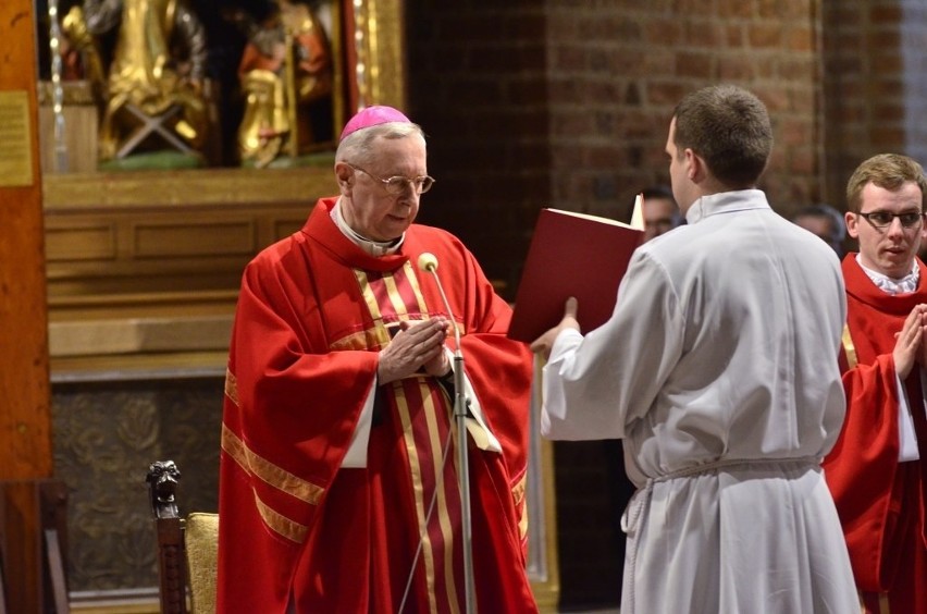 Liturgia Wielkiego Piątku w katedrze poznańskiej