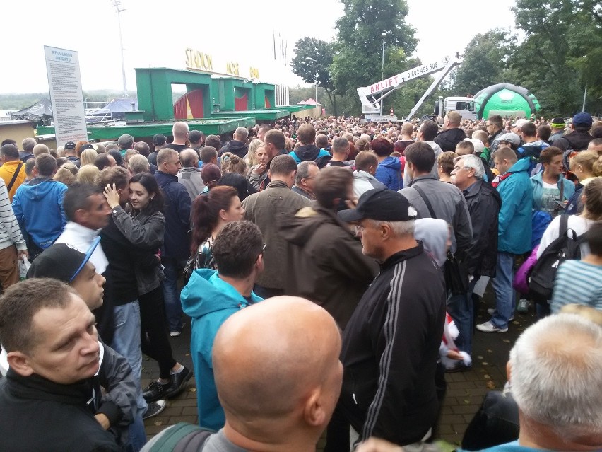 SEC Rybnik: Kibice czekają przed stadionem